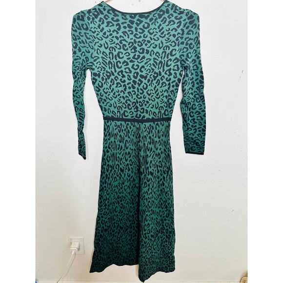 GREAT JONES Forest Green Leopard Jacquard Knit V-Neckline Hourglass Dress sz XS - Picture 3 of 15